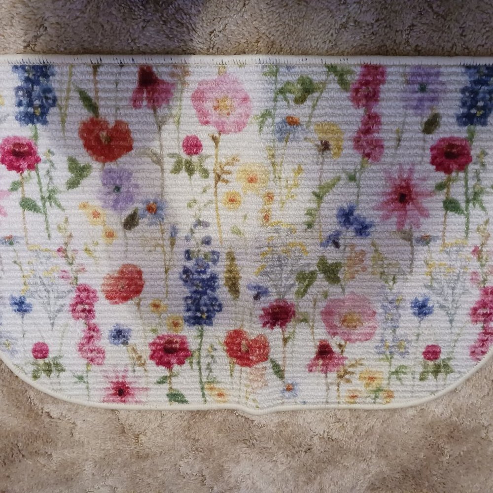 FLOWER DOOR MAT 3 FEET.  ACCEPTING ALL OFFERS
